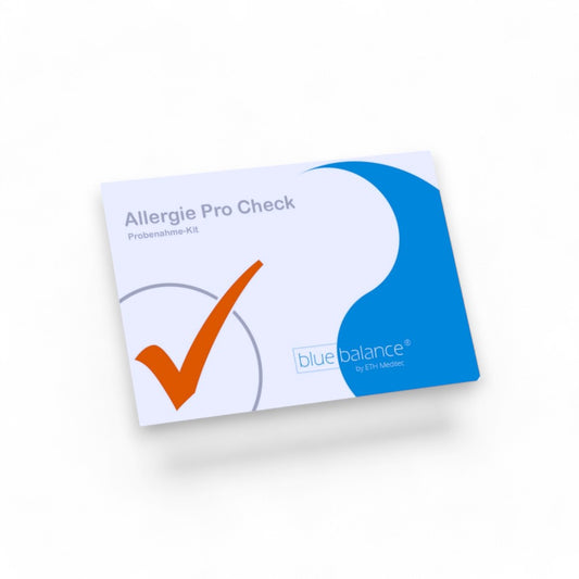 Verpackung des blue balance® Allergietests Pro - Allergietest, Allergene, blue balance, allergische Reaktionen, Pollen, Nahrungsmittelunverträglichkeiten, Heimdiagnosetests, Familienfreundlich, Gesundheit, präzise Analyse