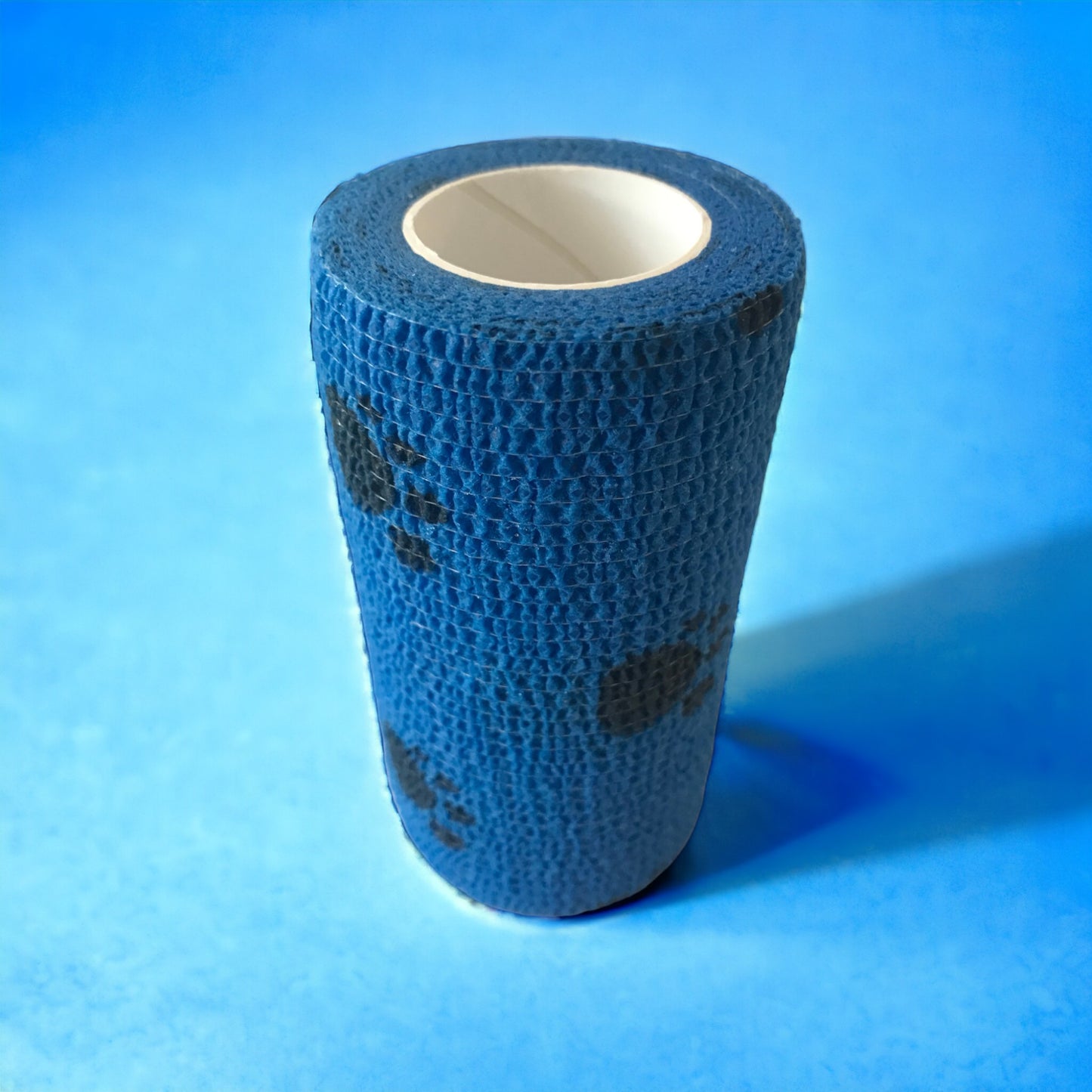 Zuverlässiger selbstklebender elastischer Verband für Tiere - 10 cm x 4,5 m, blau - Set mit 3 Rollen für eine effektive Tierverbände.